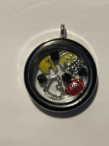 Iowa Hawkeyes NCAA Memory Charm Locket w/ 22 IN chain NEW Cover