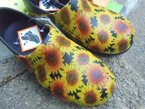 New Crocs Neria Pro II Graphic Clog Men's 5 Women's 7 Multicolor Sunflowers - Picture 1 of 4