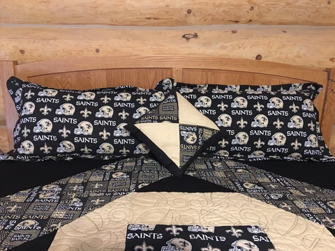 New Orleans King Sized Quilt with Pillow Shams and Throw Pillow Included Cover