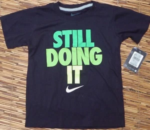 NIKE MAGLIONE GIOVANILE COTONE/POLIESTERE GIROCOLLO MANICA CORTA LOGO T-SHIRT TG 4 LISTINO$17 - Foto 1 di 3