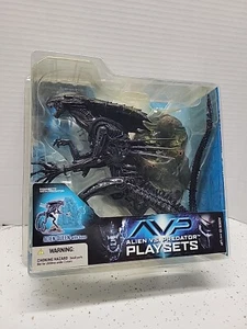 ALIEN VS PREDATOR: ALIEN QUEEN PLAY SETS DELUXE ACTION FIGURE AVP NEW SEALED 1C - Picture 1 of 8