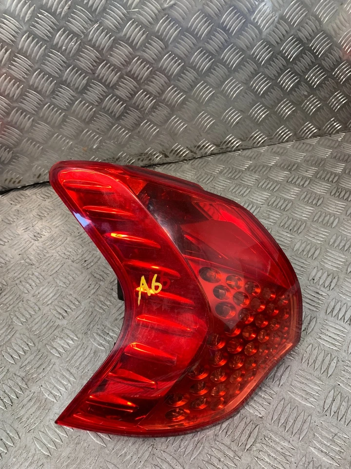 Peugeot 308 2011 luz trasera lado pasajero 9683460880 #2 Foto 1 de 4