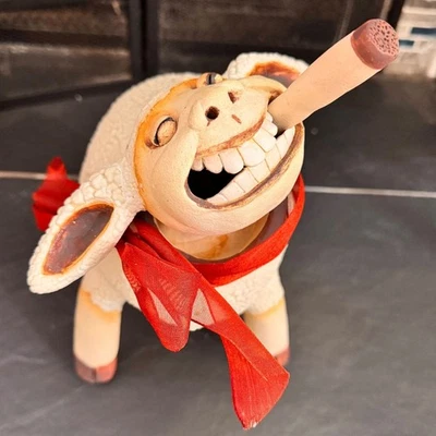 Причудливая керамическая фигурка овцы красный шарф сигара смешной фермерский дом декор подарок - Изображение 1 из 4