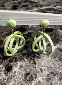 Vintage Green & White Dangle Silver Tone Clip On Earrings Jewelry GAR5-59 - Picture 1 of 6