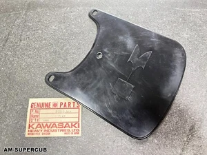 NOS Kawasaki KD125 A1-A5 KD175 KE125 KE175 KH125 KS125 Parafango aletta PN 35019-007 - Foto 1 di 7