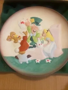 ALICE IN WONDERLAND 3D Plate Disney's Magic Memories Disney Collection Movie - Picture 1 of 5