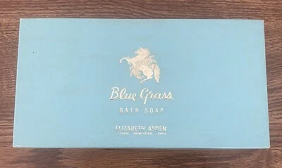 DE COLECCIÓN Elizabeth Arden Azul Hierba Caja de 3 Barras Pasteles Perfumado Jabón de Manos NIDB Foto 1 de 4