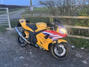 Triumph Daytona 600 Valmoto Race Replica 2004 - Picture 1 of 3