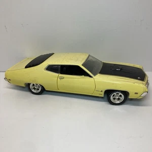 Johnny Lightning Yellow 1970 Ford Torino Cobra 1/64 pressofuso 2005 (PER RICAMBI) - Foto 1 di 16