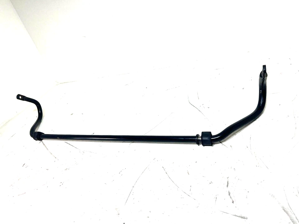 Barra estabilizadora de suspensión delantera Volkswagen Golf TDI 2003-2006 Foto 1 de 4