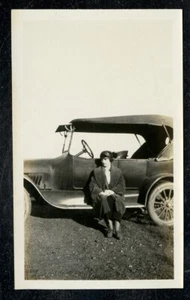 Vintage Photo PRETTY FLAPPER GIRL SITS ON BUMPER ANTIQUE CAR Americana 1920's - Picture 1 of 2