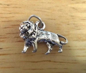 Dije animal de zoológico león detallado plata esterlina 3D 12x17 mm - Imagen 1 de 4