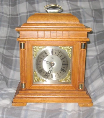 1980's Elgin Oak Mantle Clock Westminster Chime Quartz - WORKING - Image 1 of 4