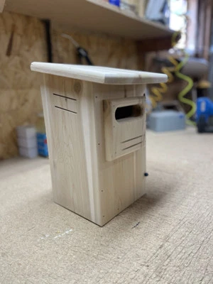 Caja de anidación de golondrina de árbol de cedro blanco Foto 1 de 4