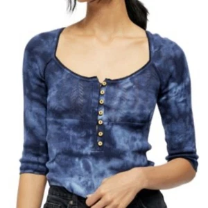 Top Free People Rory Tie Dye Henley Talla Mediana - Imagen 1 de 8