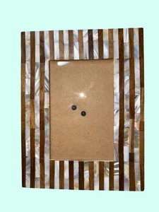 Marco de fotos boho casa de playa madreperla y madera con incrustaciones de rayas de 4" X 6" - Imagen 1 de 5