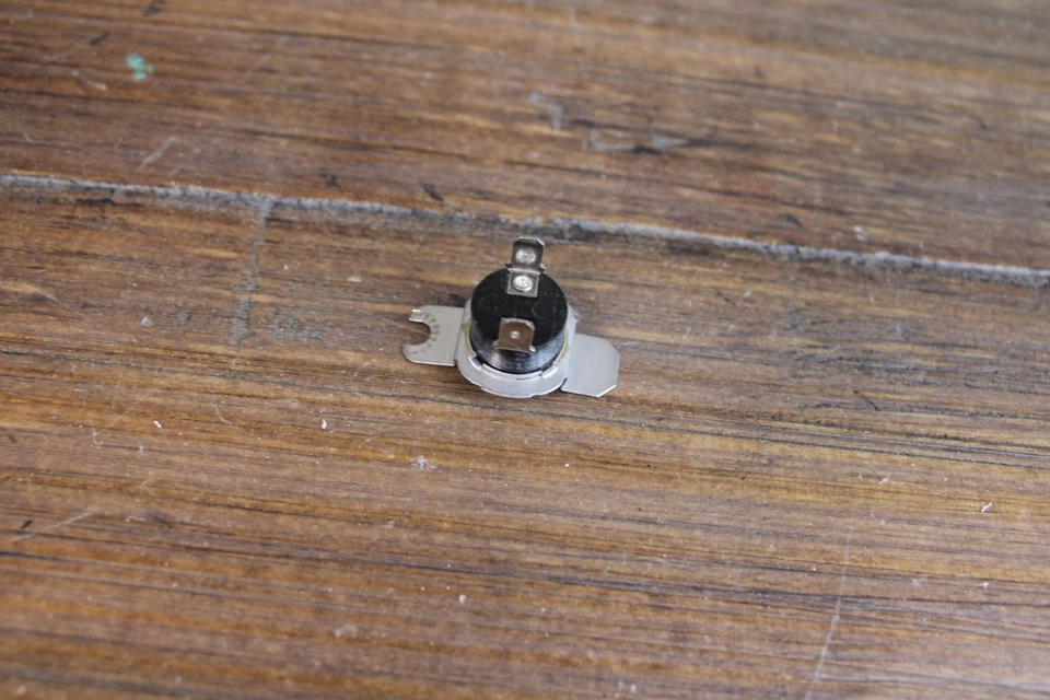 Secadora de ropa reciclada GE/Hotpoint termostato de límite alto/fusible térmico WE04X30397 Foto 1 de 2