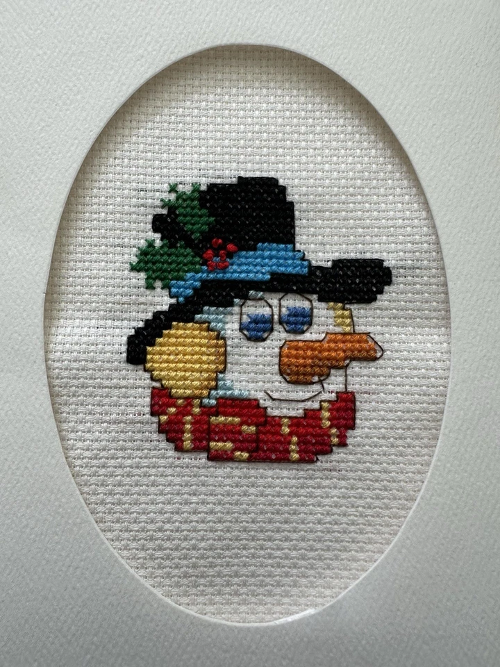 TARJETA PUNTO DE CRUZ TERMINADA COMPLETA "LINDA CARA DE MUÑECO DE NIEVE" Foto 1 de 1