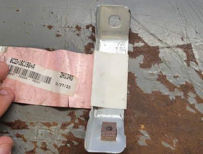 Soporte de guardabarros interior delantero OEM 08-25 Ford E-150/E-250/E-350 8C2Z-16C198-A Foto 1 de 4