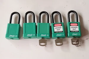 SET BESTEHEND AUS 5 ABUS ZING 74/40 Lockout/Tagout Vorhängeschlössern mit 3 Schlüsseln - Bild 1 von 4