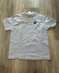 NEW HURLEY 90’S SKATE LONGBOARD GOLF MX SUP SNOW SURF T SHIRT KIDS LARGE STICKER - Picture 1 of 3