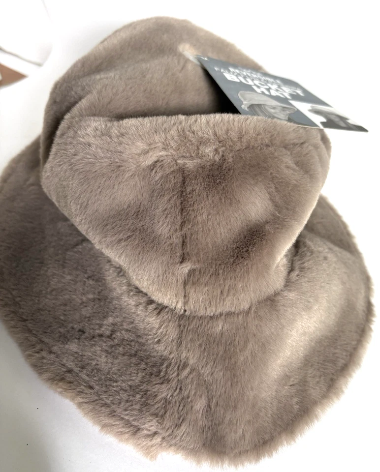 Sprigs Women’s Bucket Hat Tan & Black Reversible Faux Fur Sherpa