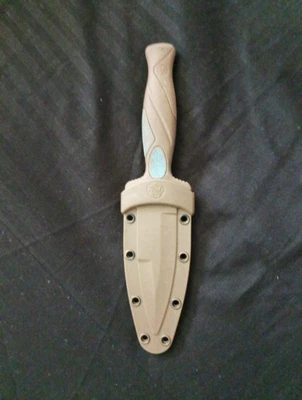 Smith & Wesson M&P Bota Cuchillo Fijo 3" Hoja de Acero Inoxidable Mango de Goma Tostado Foto 1 de 4