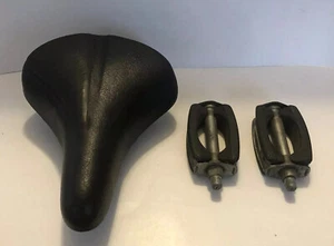 Asiento de bicicleta vintage SCHWIN HL 2603 HSIANG LI IND. Plus par de pedales de proa GER. - Imagen 1 de 9