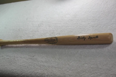 Louisville Slugger 125 Mini wood Baseball Bat 18" New York Yankees Mickey Mantle Cover