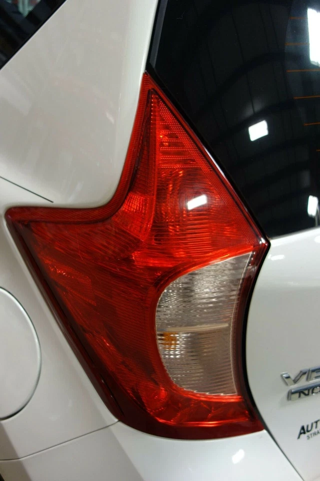 OEM DRIVER'S LEFT SIDE TAIL LIGHT 2014-2017 NISSAN VERSA NOTE (HATCHBACK) Foto 1 de 1