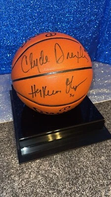 Rockets Olajuwon, Drexler, Harden, Howard Autographed Basketball with COA - Image 1 of 3