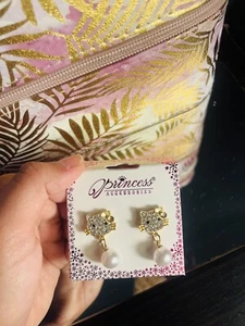 Hello Kitty Earrings - Picture 1 of 2