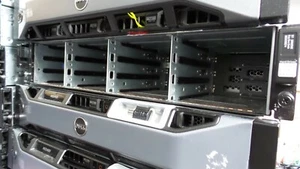 Baie de stockage Dell PowerVault MD1400 remise à neuf 2 x 12 G-SAS-4 2 x bloc d'alimentation technique - Photo 1/2
