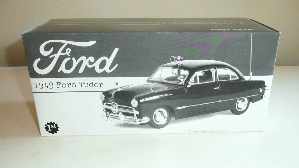 First Gear 19-2651 DieCast 1/25 Scale 1949 Ford Tudor FDNY Chief Car - Image 1 of 4