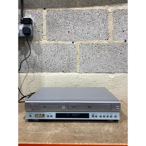 Toshiba SD-33VB DVD Player Video Cassette Recorder Silver Hi-Fi Stereo VHS 23W - Picture 1 of 17