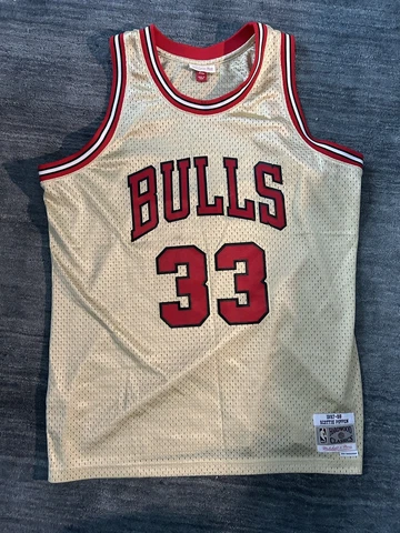Mitchell & Ness Chicago Bulls Scottie Pippen Gold Jersey Size Extra Large XL Cover