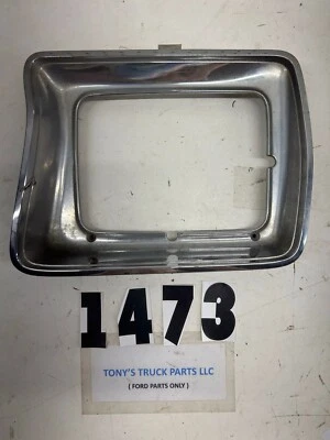 Хромированная дверь/ободок фары правосторонней стойки 1978-1979 Ford Truck & Bronco от оригинального производителя #D8TB-13052-C - Изображение 1 из 4