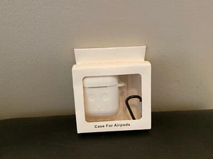 Nuovissima custodia protettiva in silicone bianco Apple AirPods con moschettone - Foto 1 di 2