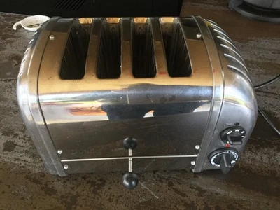Dualit 47180 4 Slice  Toaster -Fully working-Missing crumb tray[Spares/repair] - Image 1 of 4