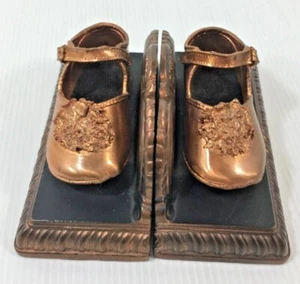 Sujetalibros de bronce para zapatos de bebé únicos decoración de cabaña en mal estado cobre - Imagen 1 de 12