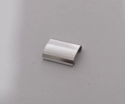 Hoja de junta de moldura de moldura Volvo 675869 NUEVA pieza original 240 y 260 2 y 4 puertas Foto 1 de 2