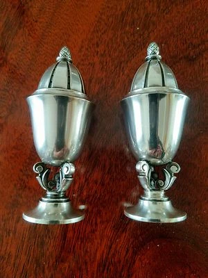 Saleros y pimenteros de plata esterlina Acorn Georg Jensen 2 piezas #741 COMO NUEVOS.ESTADO Foto 1 de 4