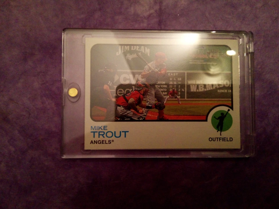 2022 Topps Heritage MIKE TROUT Angels #100 ACTION IMAGE VARIATION SP - Image 1 of 4