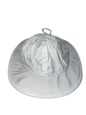 Sombrero SwimZip Blanco Protección Solar Ala Ancha Ajustable UPF 50+ Infantil 0–6M Foto 1 de 4
