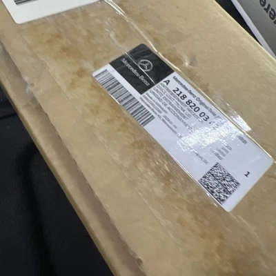 Nueva tapa de maletero original para unidad de transmisión Mercedes-Benz 2188200342 / 218-820-03-42 OEM Foto 1 de 4