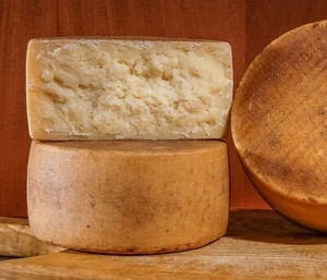 Käse Pecorino Gealtert - Cixerri - Halb Form - Bild 1 von 3