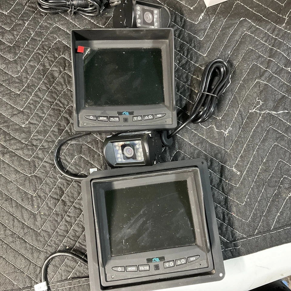 RVS Systems KIT With 2 Cameras Color Screen Monitor & Back Up Camera RVS-7706033 - Image 1 of 3