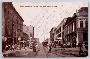 Postal de colección A691 Sioux City Iowa cuarta calle mirando hacia el este desde Pierce Street - Imagen 1 de 2
