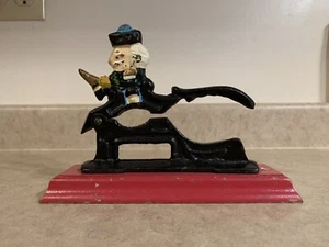 Cast Iron Soldier Wooden Base Nut Cracker - COLLECTIBLE Vintage - Picture 1 of 5
