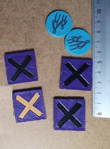 2 x INNOCENT + 4 INTEREST TOKENS / HATE BOARD GAME CMON G113 - Imagen 1 de 1